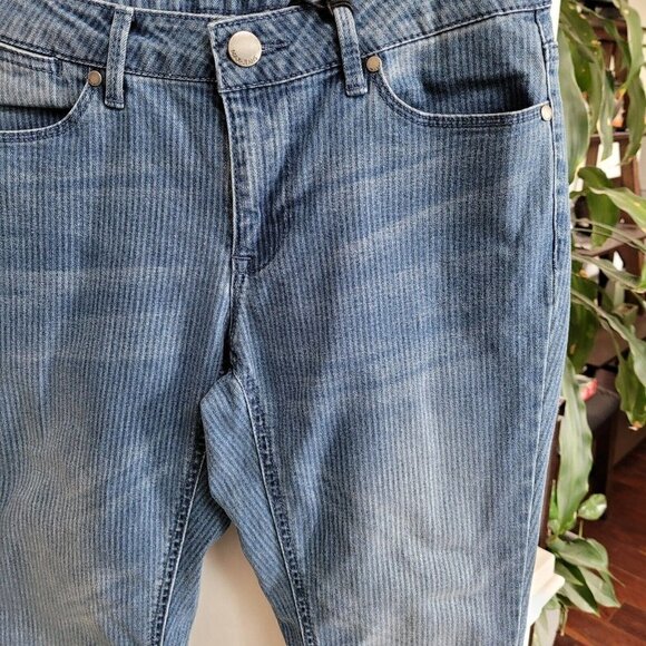 MAX JEANS Sz 4 Mid Rise Skinny Striped Tapered Leg 5 Pocket Style Med Wash New - Picture 3 of 9